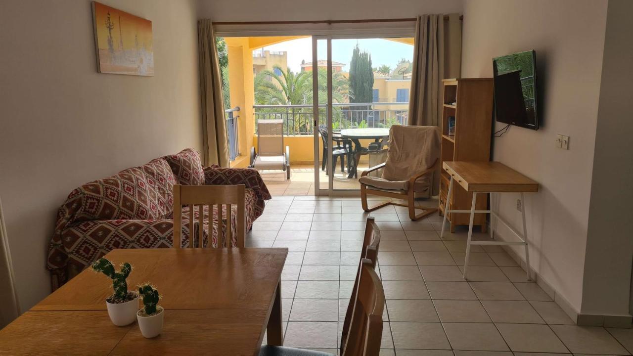 Sunny Limnaria Gardens 2 Bedroom Apartment Paphos Exterior foto