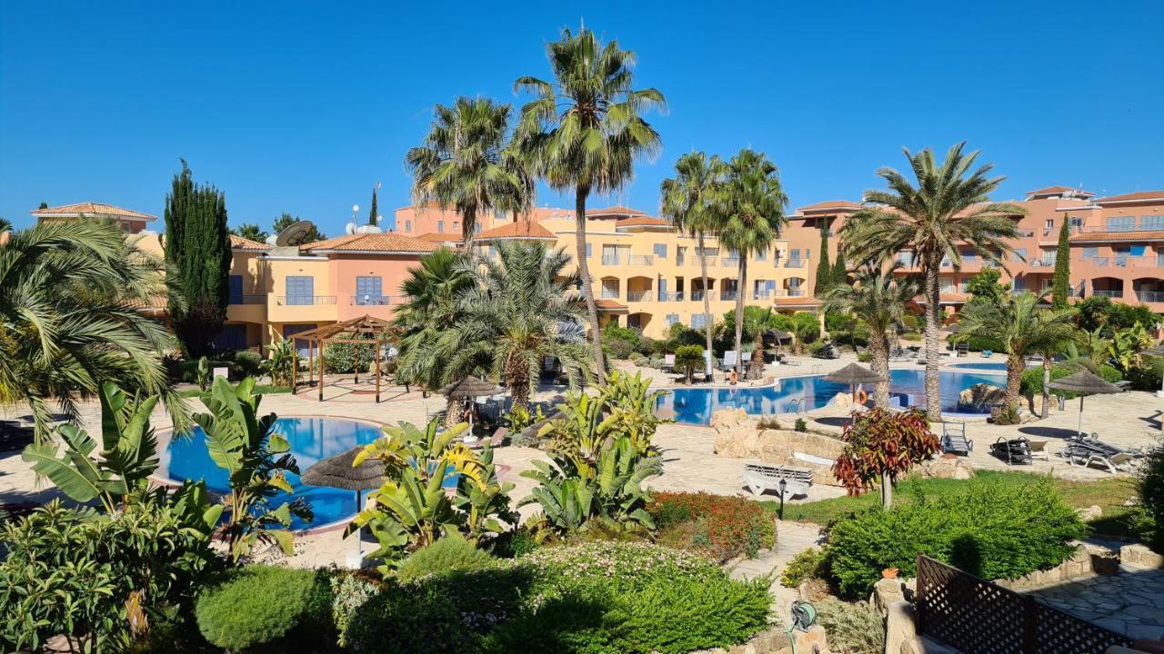 Sunny Limnaria Gardens 2 Bedroom Apartment Paphos Exterior foto